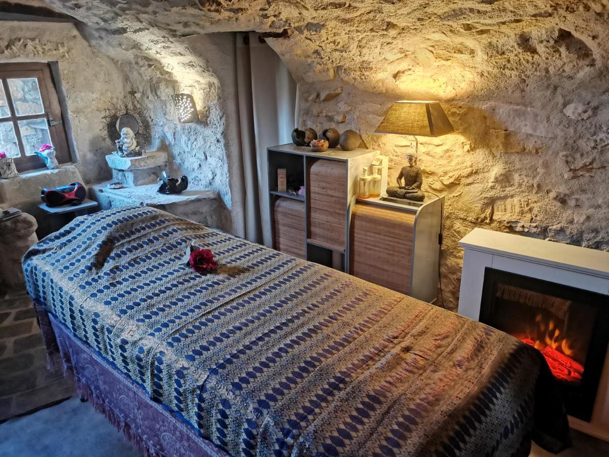 Bed and Breakfast La Chaumiere Magique Des Elfes Et Ses Enigmes Servas  Экстерьер фото