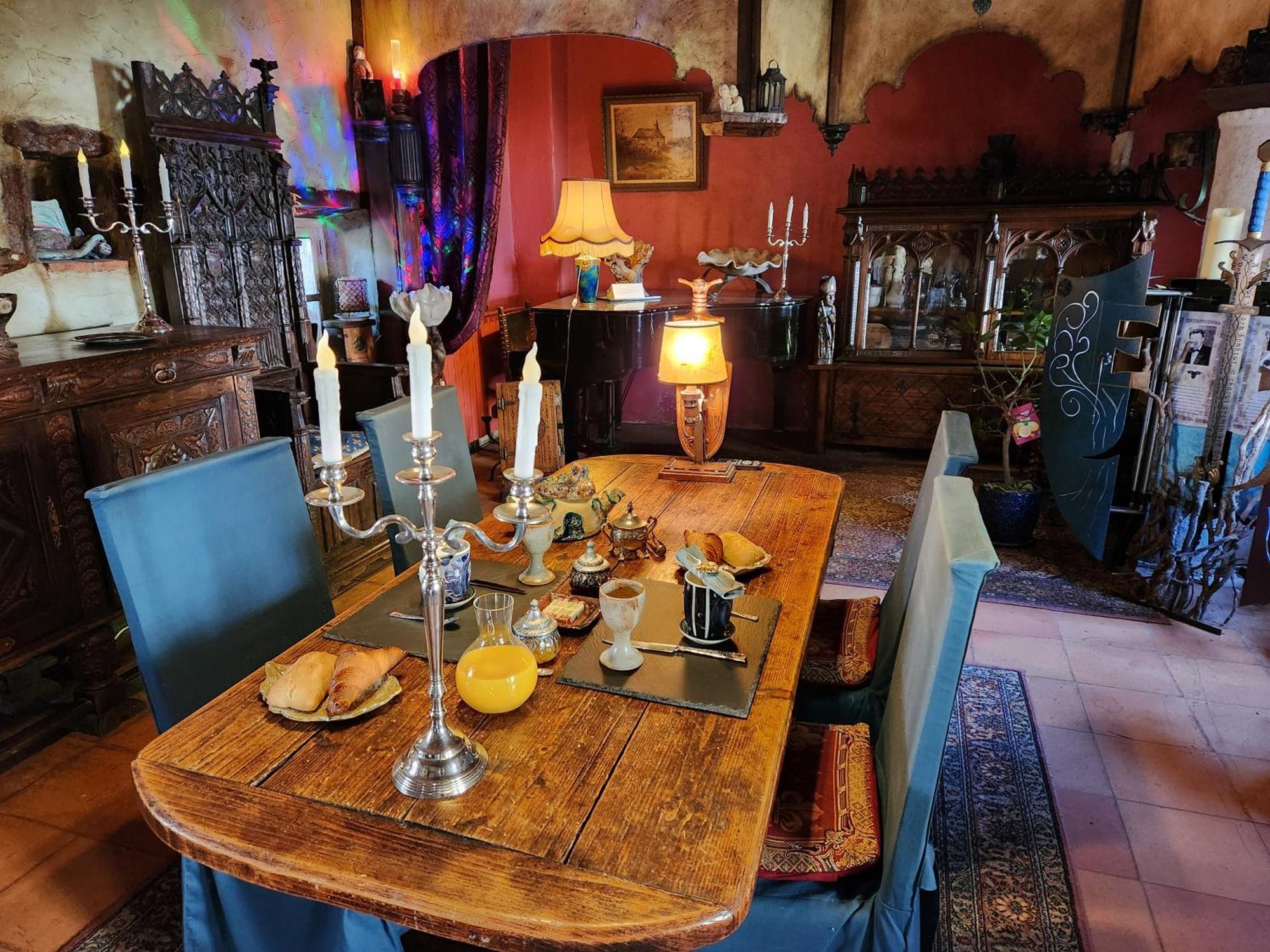 Bed and Breakfast La Chaumiere Magique Des Elfes Et Ses Enigmes Servas  Экстерьер фото